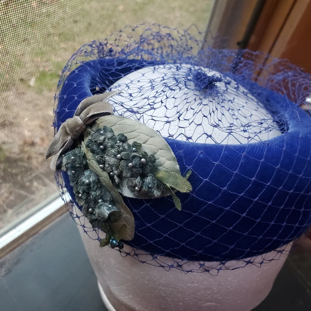 1950s‎ Union Made Blue Velvet, Floral Applique Hat - Picture 7 of 7